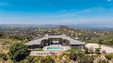 Building Photo - 3121 Old Topanga Canyon Rd