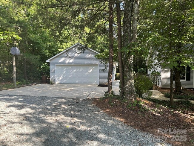 Building Photo - 7601 Farmbrook Dr