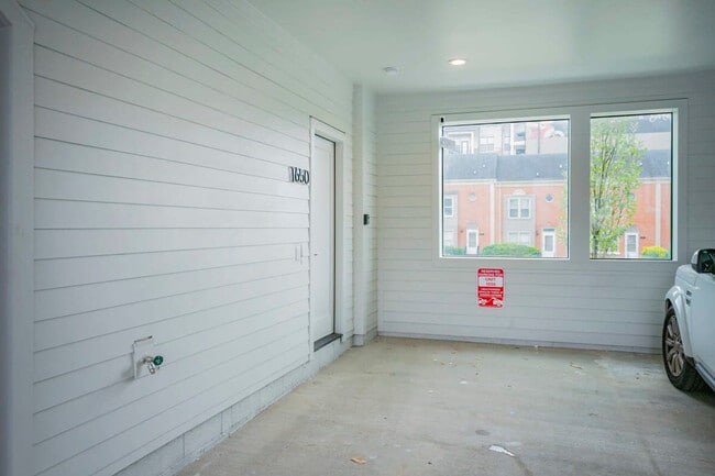 Building Photo - 1700 19th Ave S
