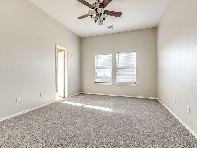 Building Photo - Updated home in Edmond + 3 bed + 2 bath