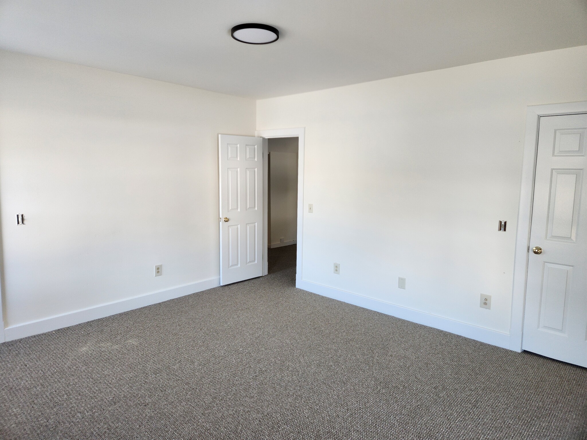 Building Photo - 115 Center Rd