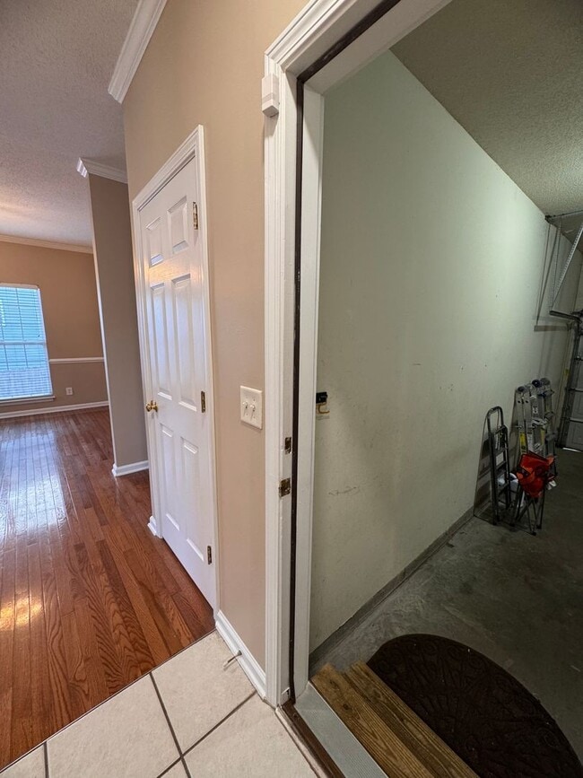 Building Photo - Fabulous 4BR 2.5 Home