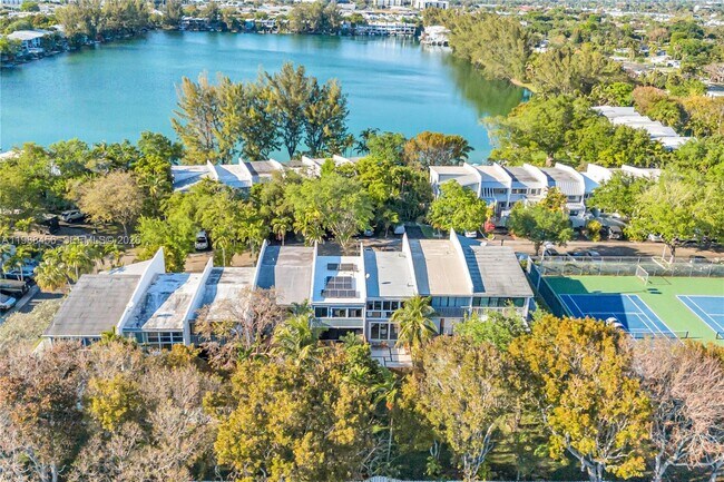 Building Photo - 7018 SW 53rd Ln