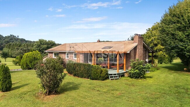 Building Photo - 100 Shannondoah Dr