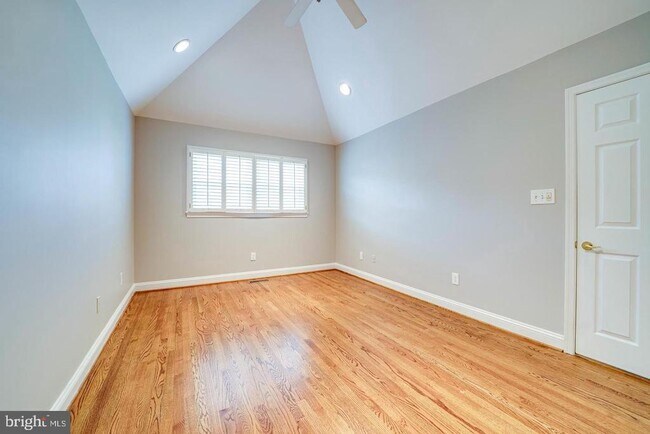 Building Photo - 819 Rivergate Pl