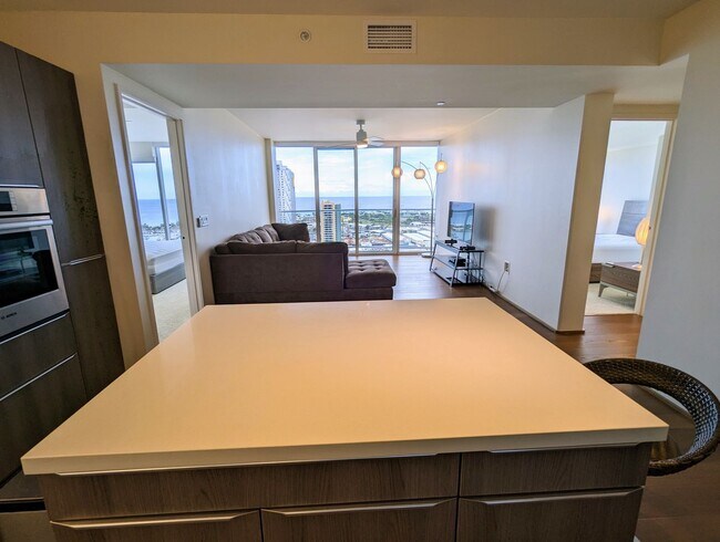 Building Photo - Fully Furnished Luxury Kakaako Living at Symphony 2 Bed, 2 Bath, 2 Parking