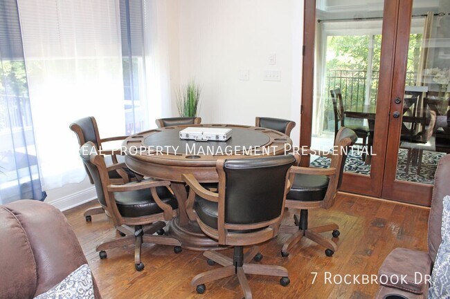 Building Photo - 7 Rockbrook Dr