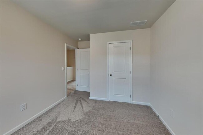 Building Photo - 265 Bloomfield Cir