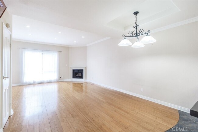 Building Photo - 14631 Dickens St