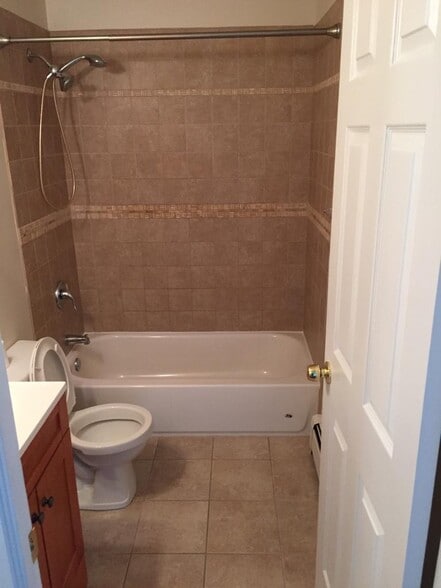 Bathroom - 1285 Washington St