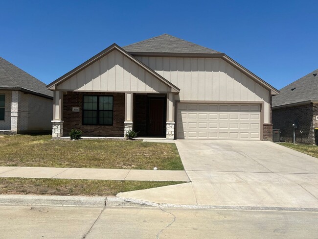 Primary Photo - 3 bedroom 2 Bath home located in Southfork...