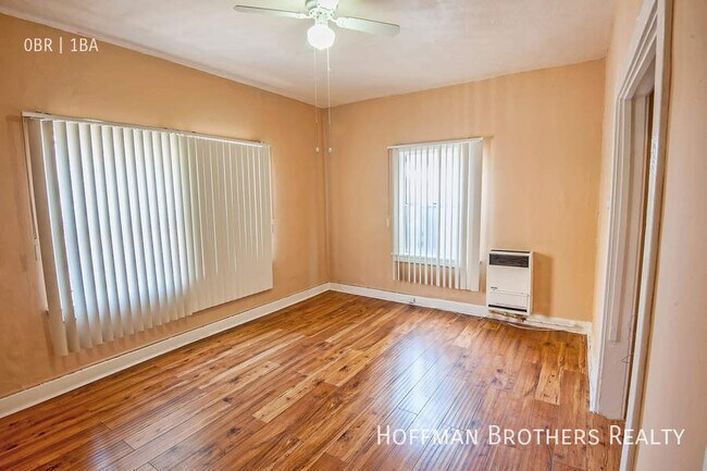 Primary Photo - 404 N Coronado St