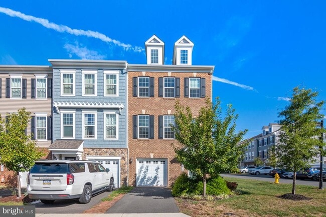 Building Photo - 8772 Elsing Green Dr