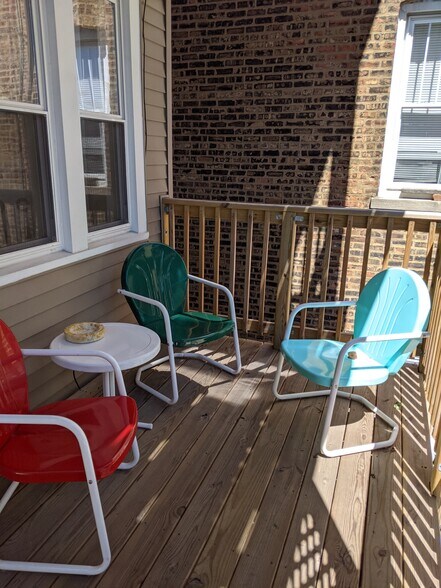 Rear balcony - 3443 Sheffield N Ave