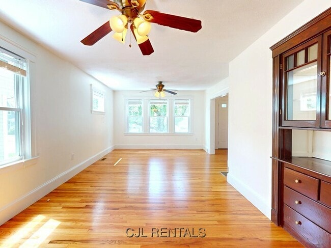 Building Photo - 25 Charlotte Rd