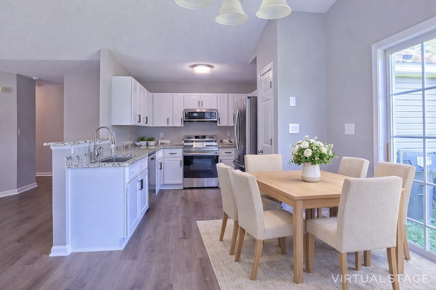 Building Photo - 4928 Silverdene St