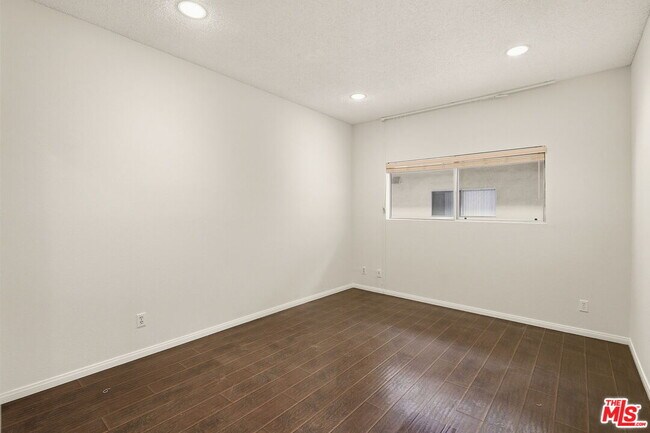 Building Photo - 1818 Pelham Ave