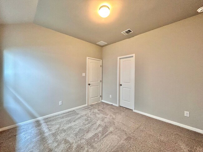 Building Photo - Charming 3-Bed, 2-Bath Home with Modern Up...