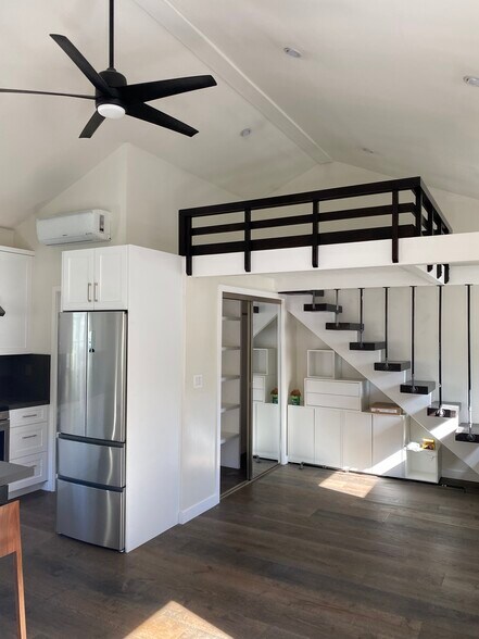Building Photo - 5322 Tendilla Ave