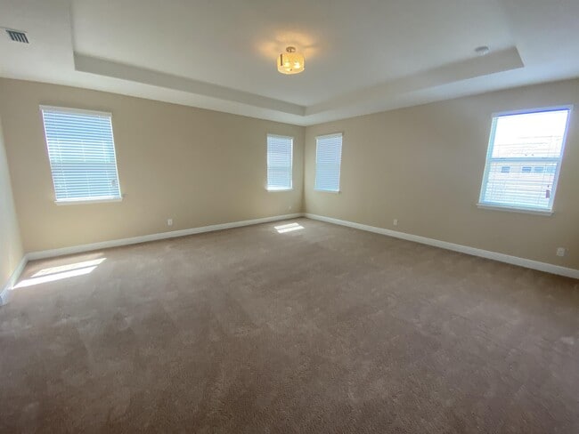 Building Photo - 7582 Lake Albert Dr