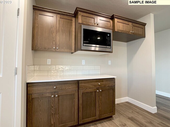 Building Photo - A Must see Hermiston Home!!