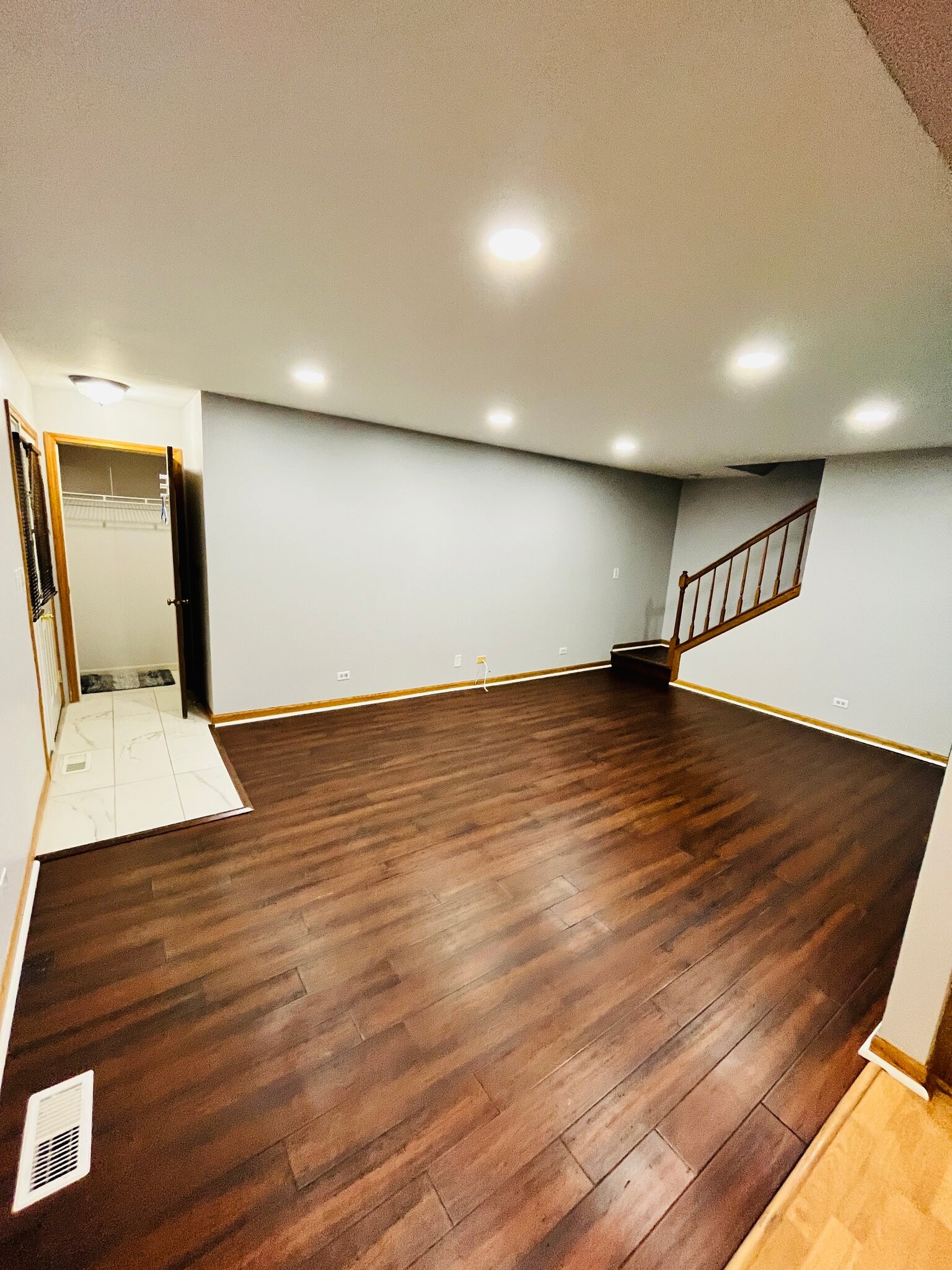 Building Photo - 84 Maplewood Dr