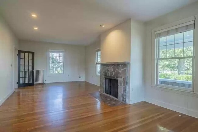 Living Room - 193 Lynn Shore Dr