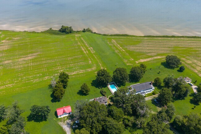 Building Photo - UNIQUE OFFERING-HISTORIC CAPE COD ON URBAN...