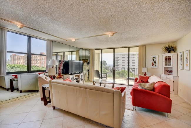 Building Photo - 4600 S Ocean Blvd
