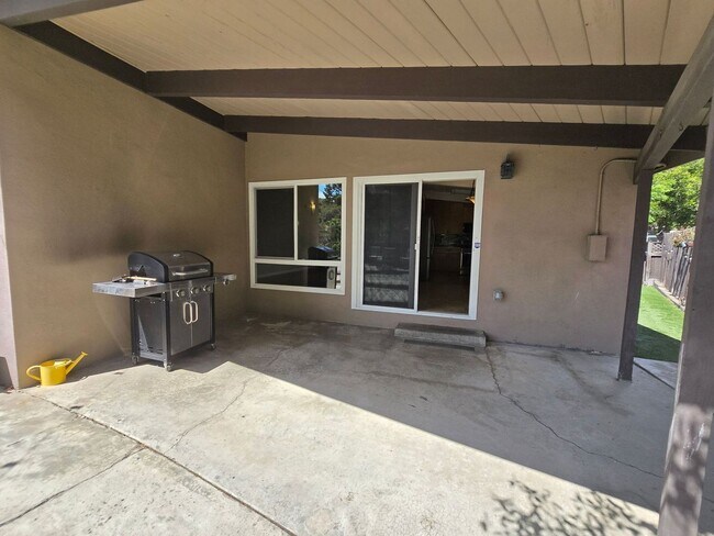 Building Photo - 5539 Baja Dr