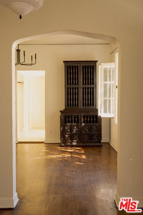 Building Photo - 2829 Beachwood Dr