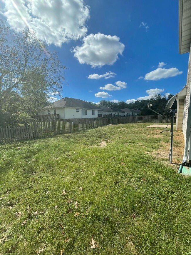 Building Photo - 4 bed 2.5 bath home in quiet Seven Oaks Su...