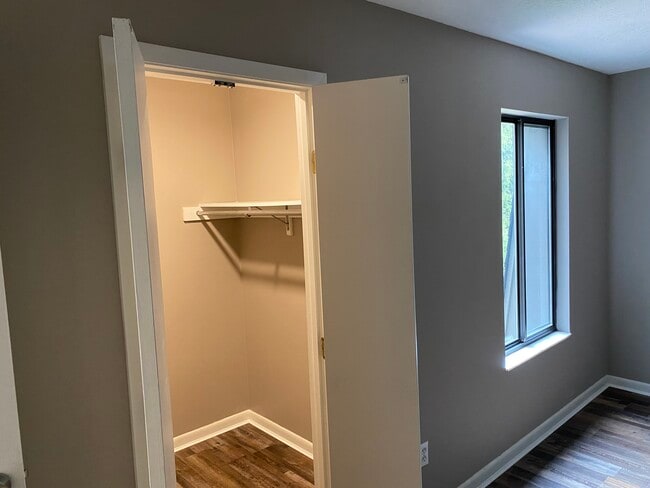 Master Walk-In - 8555 Island Pines Dr