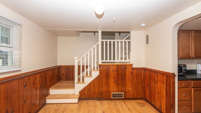 Building Photo - 903 Sylvan Ave
