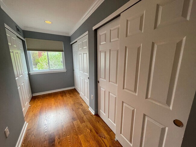 Building Photo - 3-bed, 2-bath GIANT townhouse + GARAGE, BA...