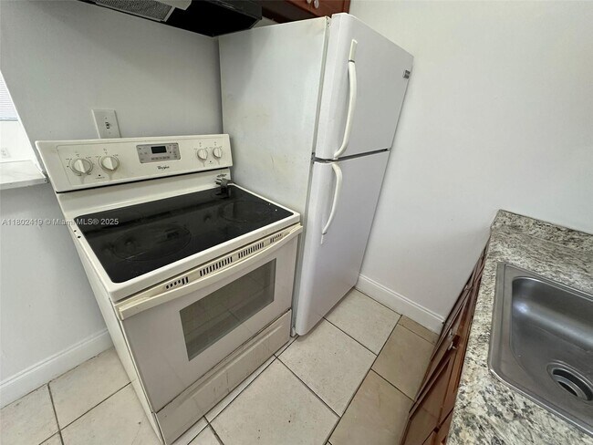 Building Photo - 1280 NE 139th St