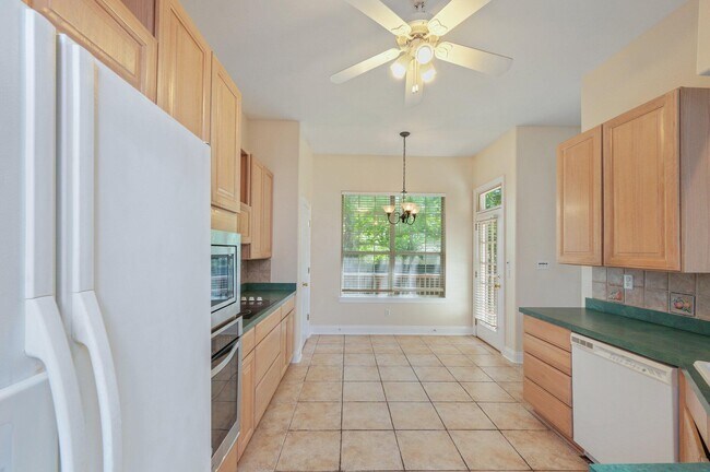 Building Photo - 1697 Glenwood Ct