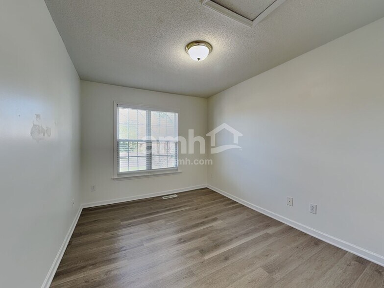 Building Photo - 5520 Bridgegate Dr