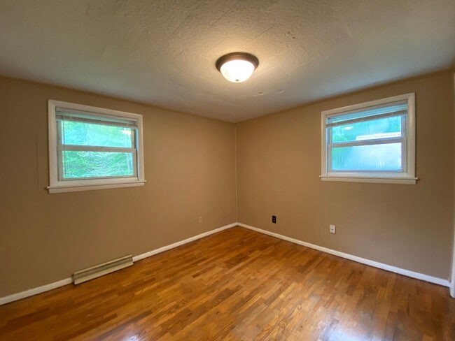 Building Photo - Available Aug 28th , 2026!