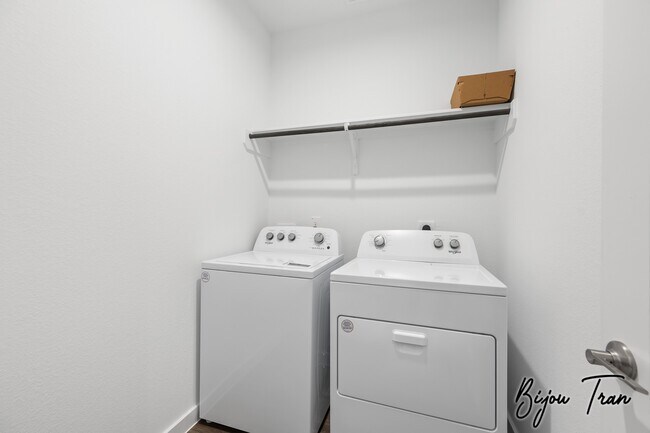 Building Photo - 6127 Bella Breeze Dr