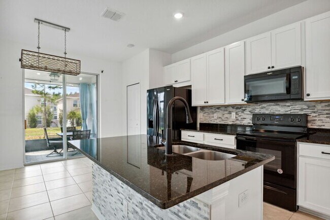 Building Photo - 3 bedroom, 2.5 bath, 2 car garage Home in ...