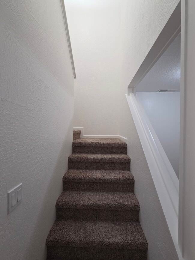 Building Photo - 3-Bedroom Condo Near Columbia Jr. College