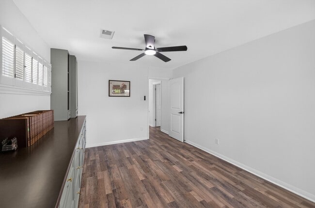 Building Photo - 5675 Sylmar Rd