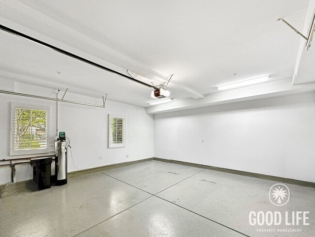 Building Photo - Stunning 3Bd/3.5Ba Home in Irvine w/Large Patio, Modern Design and 2 Master Suites!