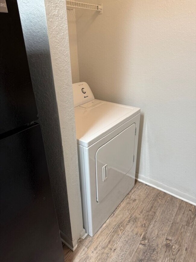 Building Photo - Lexington place ground fl One bedroom