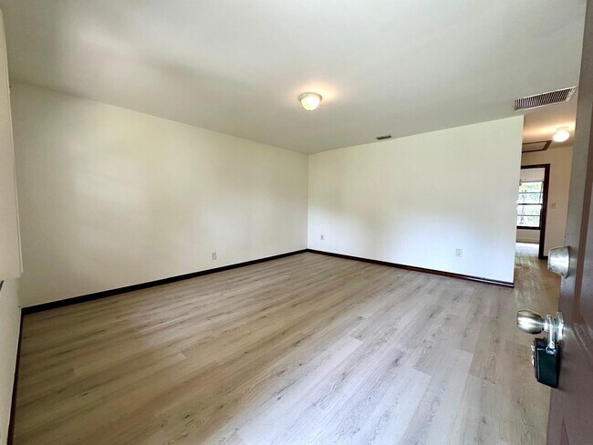 Building Photo - 1244 N Haverhill Rd
