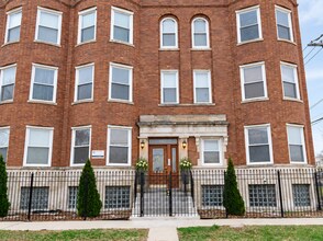 Building Photo - 4712 S St Lawrence Ave