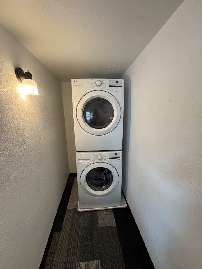 Building Photo - 1014 N 5th St