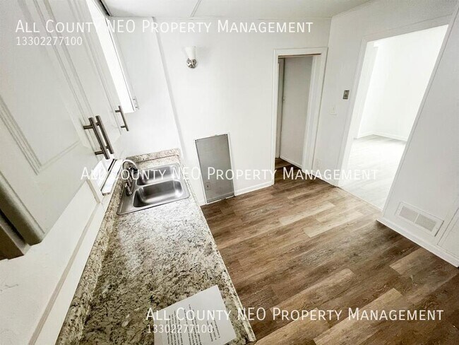 Building Photo - 1180 Murray Ave