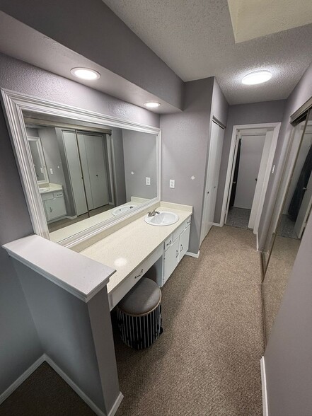 Building Photo - 186 Avant Garde Cir